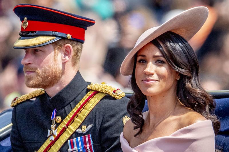 FOTO. Nu respectă protocolul regal, iar de "vină" este chiar Prinţul Harry. Ducele de Sussex, stilistul soţiei sale, Meghan Markle. Ce sfat important i-a dat