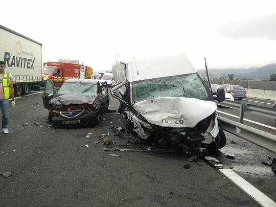 Imagini sfâșietoare! A fost carnagiu pe autostrada A1: Patru oameni au murit sub mormanele de fiare ale autoturismelor implicate în accident
