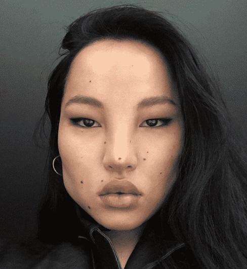 Aceasta este femeia venită parcă „din altă lume”! Frumusețea ei BIZARĂ a cucerit întreaga planetă!