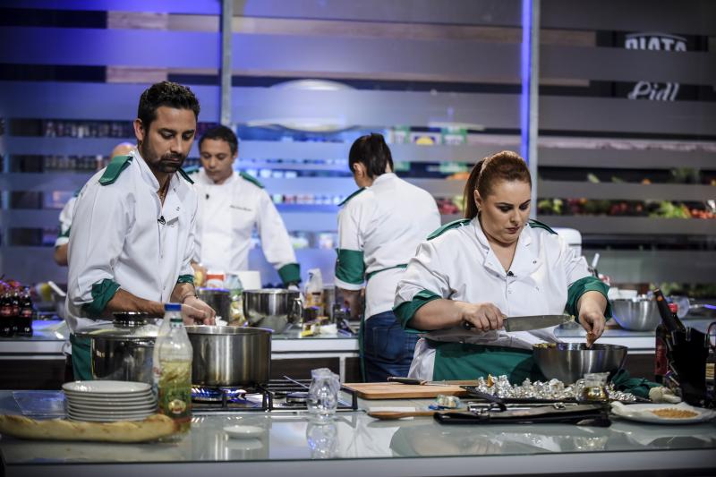 Cele trei feluri de mâncare pe care trebuie să le prepare motocicliștilor provoacă bătăi de cap concurenților! Florin Dumitrescu: "Pe ai mei i-am pus să facă fiecare câte un preparat"