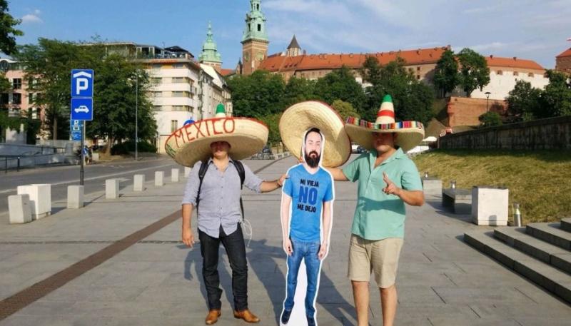 Soția nu l-a lăsat pe bărbat să meargă la Campionatul Mondial de Fotbal, așa că prietenii au găsit SOLUȚIA! „Scorpia mea...”