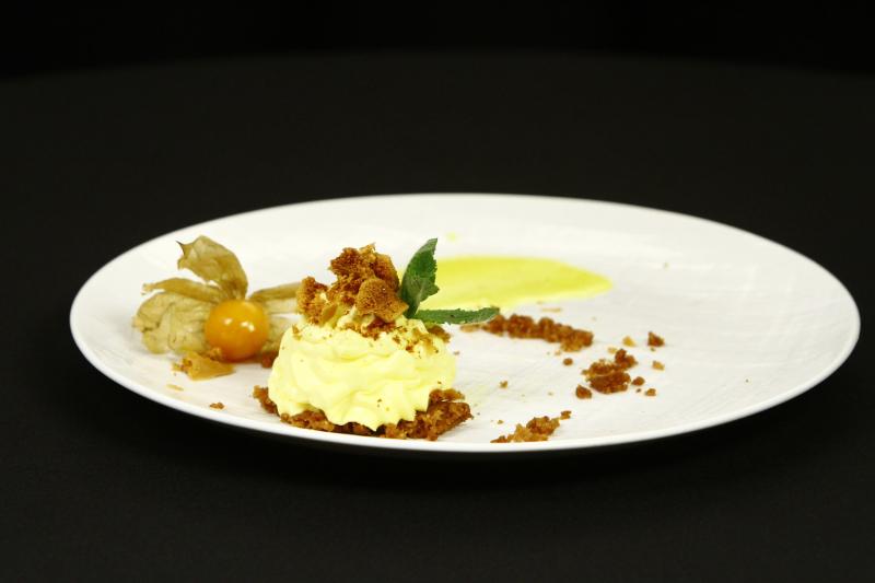 Tartă de lămâie cu honey crumble și sos de lămâie