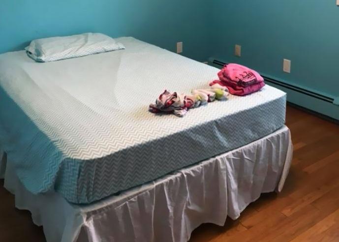 Fiica a devenit o bătăușă la școală, așa că mama i-a aplicat o corecție greu de uitat! Ce a găsit fata în cameră