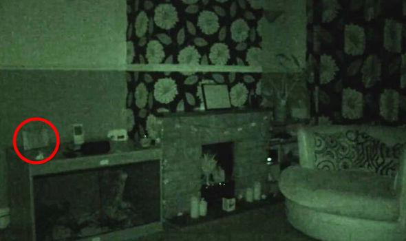 „ACTIVITATE PARANORMALĂ” e o nimica toată! Un cuplu care bănuia că locuiește într-un apartament bântuit a filmat grozaviile care au loc aici. Imaginile, înfricoșătoare!