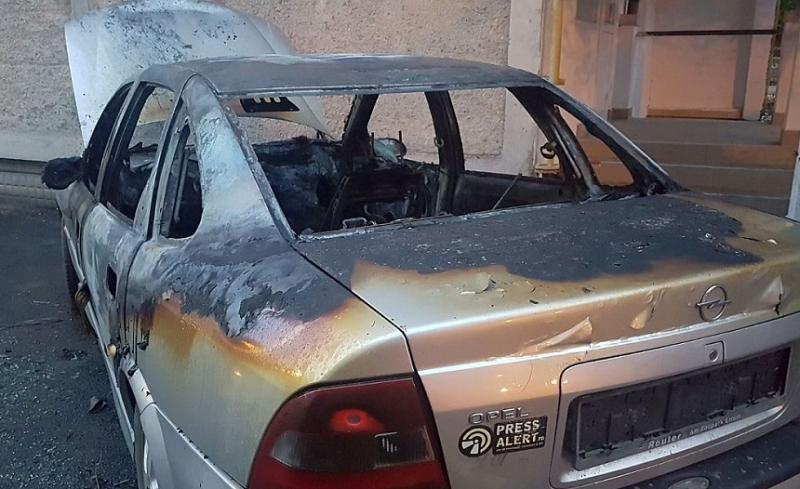 Ca-n Vestul Sălbatic sau Sicilia! Maşina unui jurnalist român a fost incendiată în stil mafiot!Măsura luată de Poliție! Atenție, imagini!