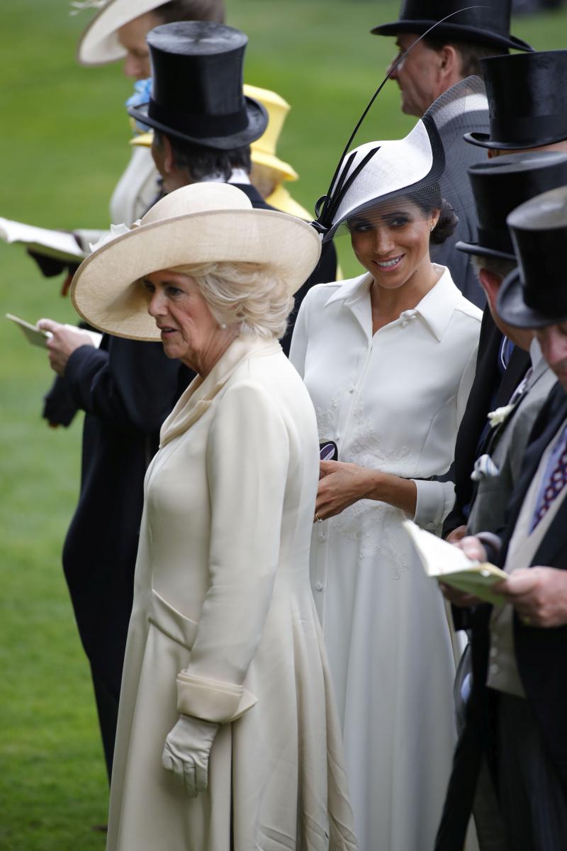 A gafat din nou! Prezentă alături de familia regală la un eveniment, Ducesa de Sussex a uitat un detaliu important