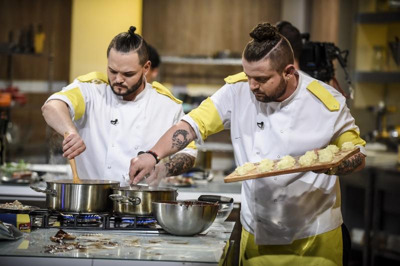 S-a aflat ADEVĂRUL! Un concurent din echipa galbenă spune TOTUL despre Scărlătescu! „Este un nebun...”