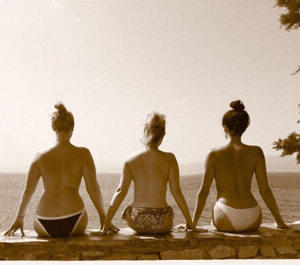 Ipostaze HOT cu Meghan Markle! Aceste ar fi fotografiile din cauza cărora Regina nu și-ar fi dorit ca actrița să se mărite cu Harry