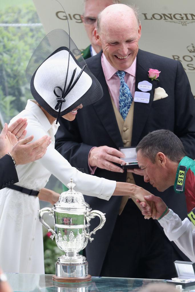 Reacția Prințului Harry atunci când un jocheu s-a apropiat prea mult de Meghan