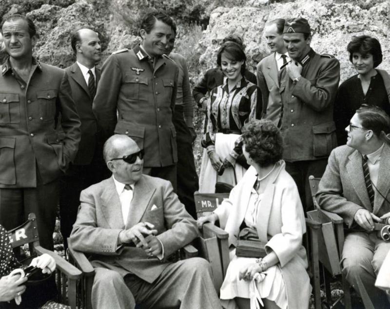 Ce imagine! Regele Mihai și o capodoperă de OSCAR: ”Tunurile din Navarone”, alături de Gregory Peck, David Niven și Irene Papas