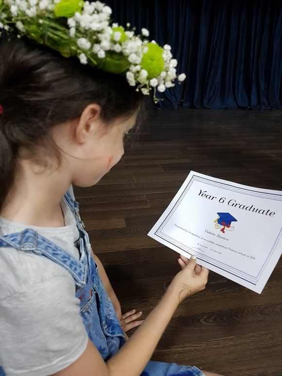 Andreea Marin, emoționată până la lacrimi! Le-a arătat fanilor o fotografie cu fetița ei: „O cauți cu privirea, apoi îți vezi copilul urcând pe scenă!”