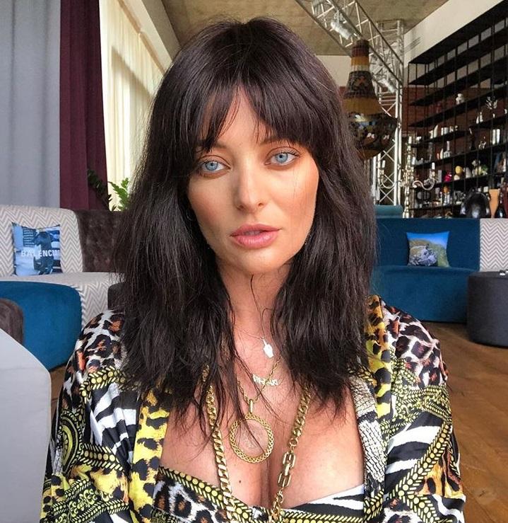 Delia, o nouă schimbare de look! Și-a vopsit părul, iar fanii au reacționat imediat: ”Îmi amintești de Laura Stoica!” Imaginea a adunat mii de LIKE-URI