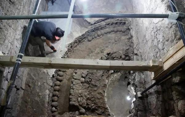 CRUZIMEA aztecilor, dezvăluită la adevărata scară! Descoperirea MACABRĂ a arheologilor în capitala Mexicului. Sacrificații apucau să își vadă inimile scoase din piept! – FOTO