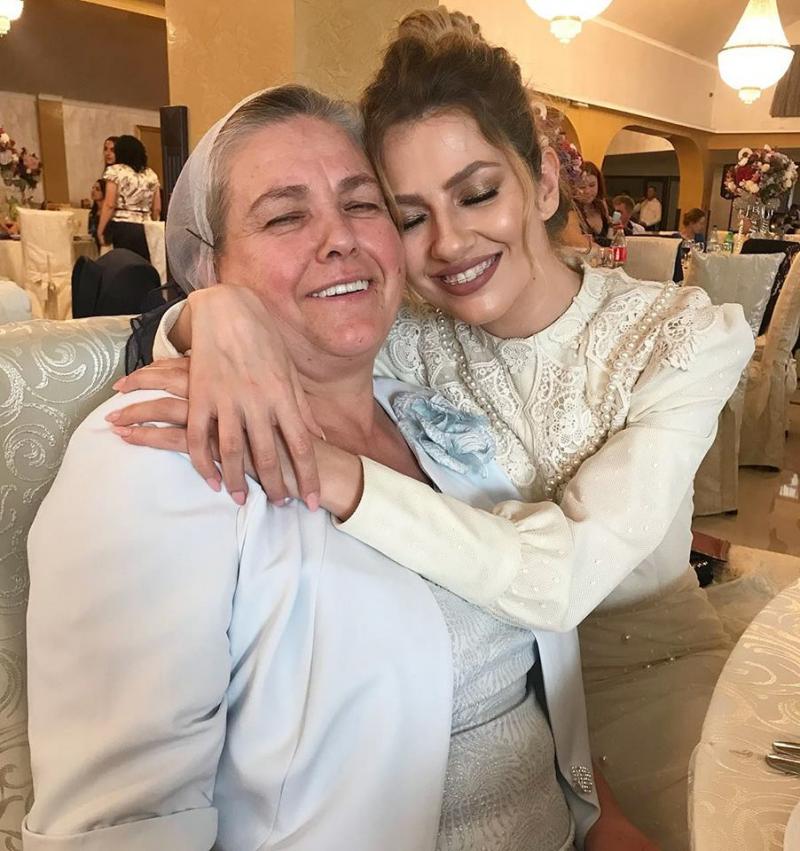 Lidia Buble, jurata „Next Star”, apare alături de mama ei într-o fotografie de colecție! Cu gândul la ea, a cântat „SĂRUT MÂNA, MAMĂ!”: „Ai ochii ei și de la ea ai moștenit frumusețea!”