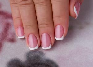 5 modele de unghii semi care se poartă vara asta la plajă