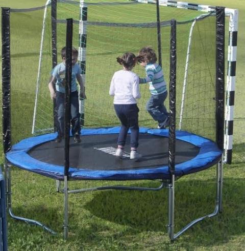 TELEFONUL mobil – jucaria preferata a copiilor. Afla la ce RISCURI se expun si cum le poti preveni!