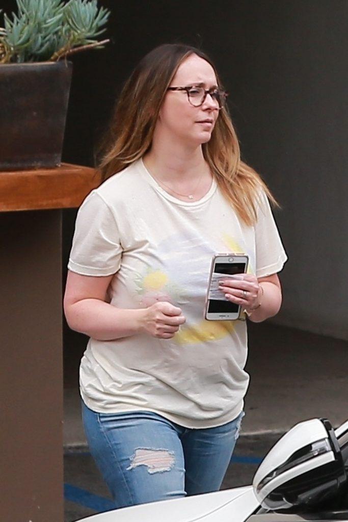 Jennifer Love Hewitt nu mai arată așa! După ce a avut ani de-a rândul măsurile perfecte „90-60-90”, acum e o grăsunică cu colăcei