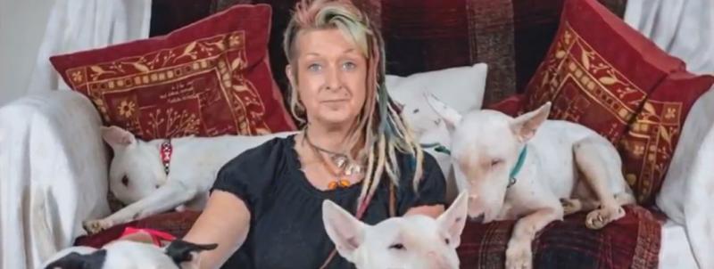 A iubit la nebunie câinii, iar asta a costat-o enorm! Ce decizie a luat o femeie căsătorită de 25 de ani când soțul i-a cerut să renunțe la patrupezi