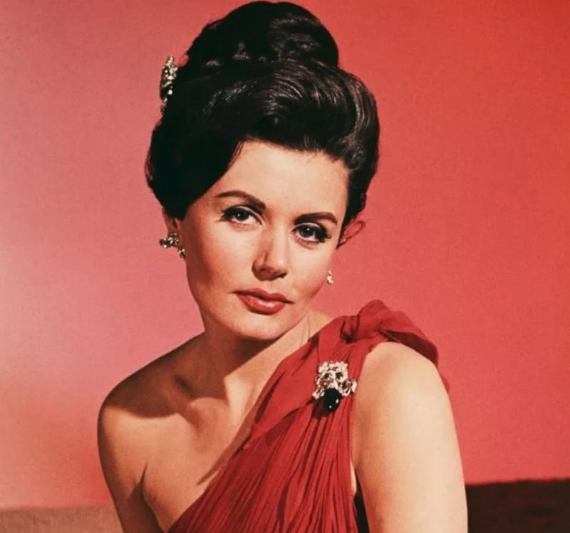 Doliu în lumea filmului! Actriţa Eunice Gayson, prima fată James Bond, a murit la vârsta de 90 de ani