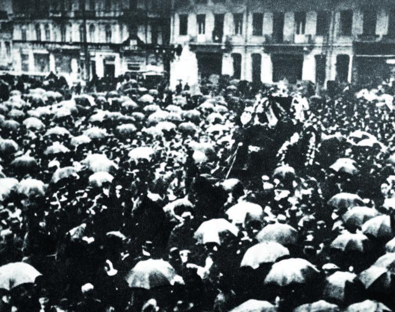 D-ale carnavalului! Sicriul lui Caragiale a rătăcit, două săptămâni, prin gările lumii: Berlin, Viena, Predeal, București. ”Am preluat vagonul fără acte, de unde să știu că e el?”