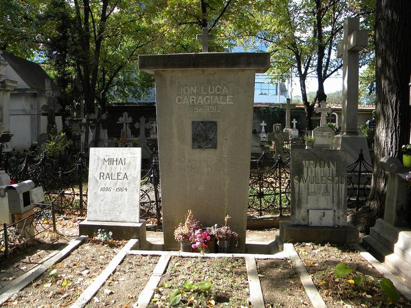 D-ale carnavalului! Sicriul lui Caragiale a rătăcit, două săptămâni, prin gările lumii: Berlin, Viena, Predeal, București. ”Am preluat vagonul fără acte, de unde să știu că e el?”