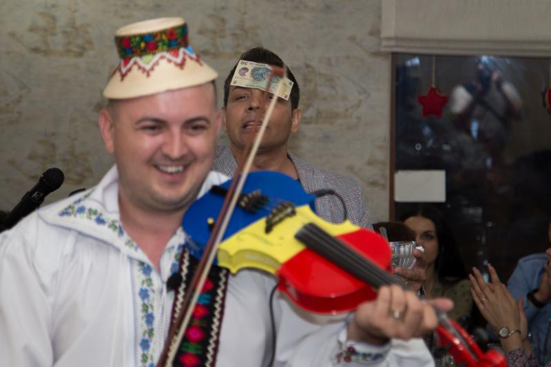 Nea Mărin, ploaie de bani pentru Jean de la Craiova! „Omul ăsta te îmbolnăvește de inimă...”