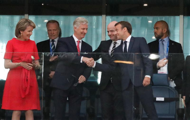 FOTO: Emmanuel Macron se pregătește de posibilul duel cu Kolinda Kitarovic din finala Cupei Mondiale! Cum s-a manifestat acesta la meciul Franța-Belgia