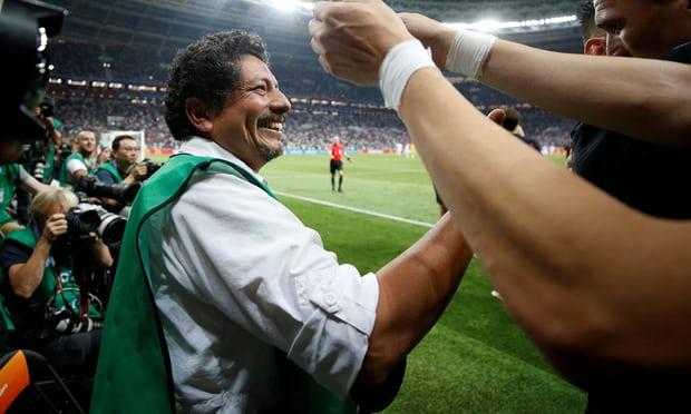 Poze pentru istorie! Sufocat de bucuria croaților, fotograful Yuri Cortez a oferit cele mai tari imagini de la Cupa Mondială cu Manduzkic, Rakitic & co. în prim-plan