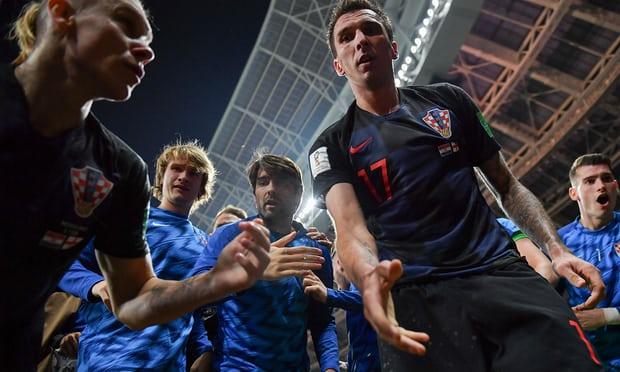 Poze pentru istorie! Sufocat de bucuria croaților, fotograful Yuri Cortez a oferit cele mai tari imagini de la Cupa Mondială cu Manduzkic, Rakitic & co. în prim-plan