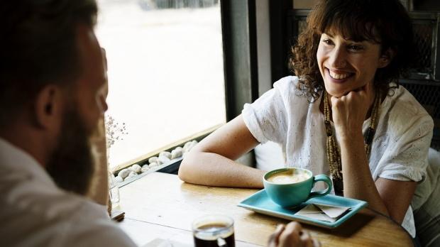 12 iulie, Ziua Mondială a Conversației. Cum faci o primă impresie bună