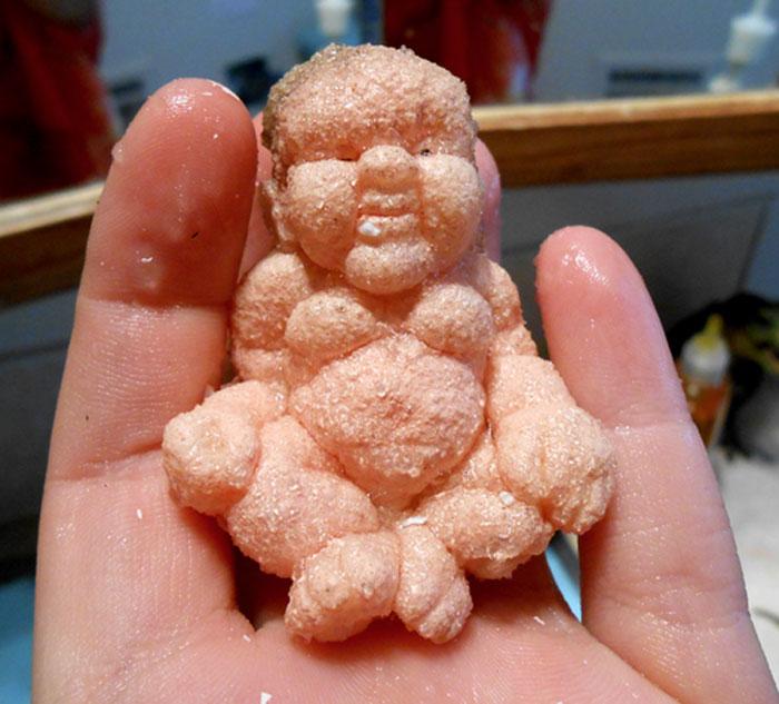 Foto VIRAL! A pus un ou într-un pahar cu apă. După 23 de ore, s-a speriat de ce a ieşit din el: "Nu îmi venea să cred"