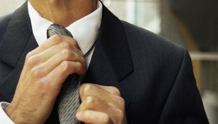 Ce se întâmplă dacă porți CRAVATĂ! Efectele asupra sănătății sunt cumplite