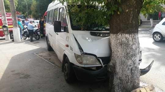 Accident pe străzile CAPITALEI! Din păcate, trei COPILAȘI au ajuns de urgență la spital!