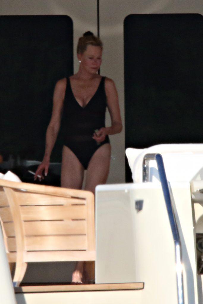 Antonio Banderas, unde ești să o vezi pe fosta ta soție? Arată într-un mare fel! Melanie Griffith, la 60 de ani, în costum de baie