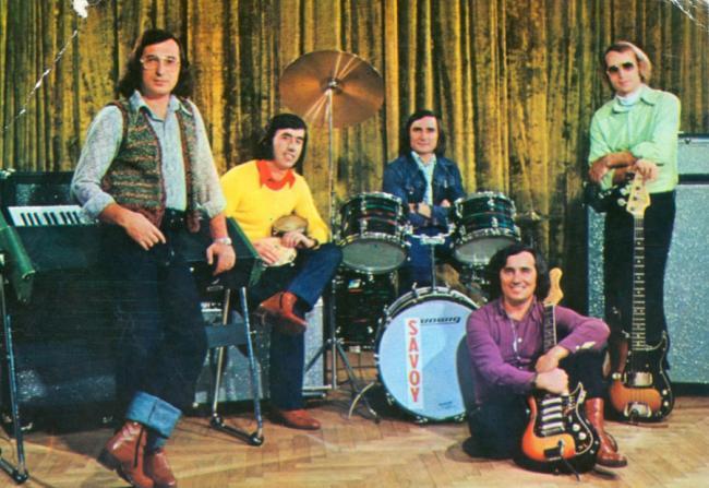 Trupa formată la Uzina 23 August din Bucureşti, moment de colecţie, la Neatza. SAVOY interpretează la NAI "Lambada", cel mai tare hit al anilor '90!