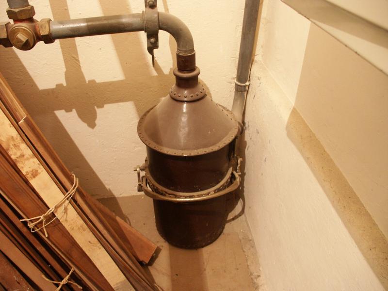 Minunea de la Castelul Peleș. Aspiratorul montat în 1901, funcționează și astăzi. ”Trage perfect, ca-n prima zi, acum 117 ani!”