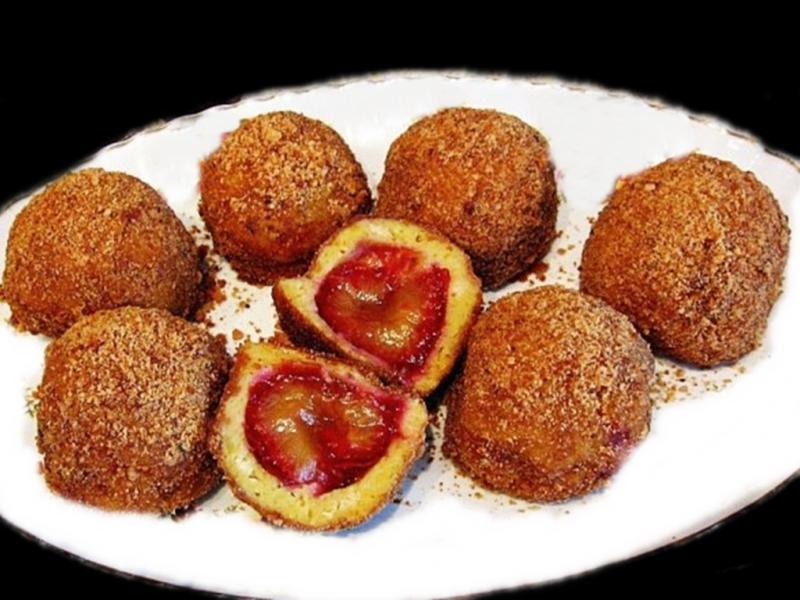 Desert din copilărie: Găluște cu prune cunoscute și sub denumirea de Gomboți