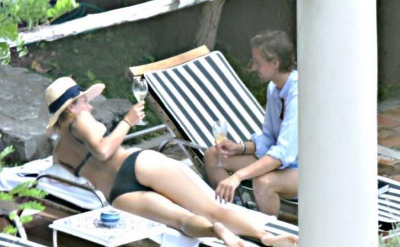 UNA PE ZI! Maria Șarapova, imagini fierbinți în vacanța din Italia! Fostul lider WTA, în ipostaze incendiare alături de iubit