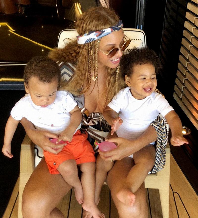 Wow! Beyoncé a publicat imagini cu gemenii ei! Cât de diferiți sunt Rumi și Sir Carter - FOTO