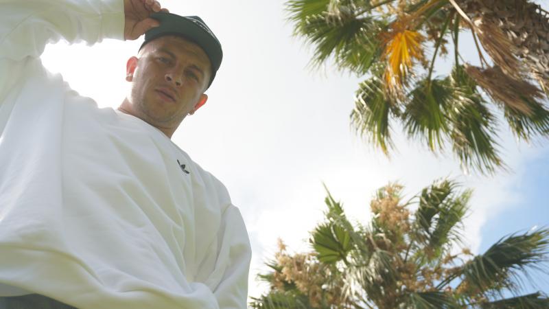 Macanache a dat lovitura cu o super piesă! Fanii au învățat deja versurile