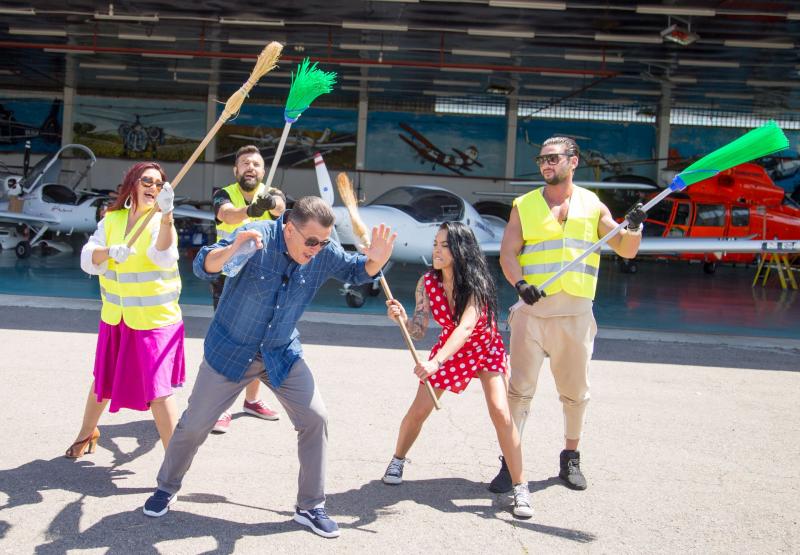 Nea Mărin și vedetele din echipa sa, la o școală de pilotaj: ”Este prima dată în 60 de ani când fac așa ceva”