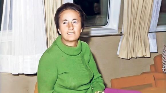 A cunoscut-o pe Coco Chanel, a lucrat pentru Elena Ceauşescu şi este nepoata unei contese poloneze. Zina Dumitrescu, o viaţă demnă de un roman: "Nu am apucat să fiu singură, să respir