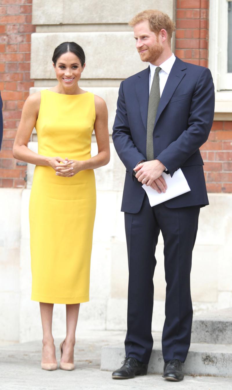 Meghan Markle, încă o gafă de proporții! A apărut îmbrăcată așa și toți au criticat-o că a încălcat protocolul regal! Ce s-a ascuns în spatele acestei alegeri