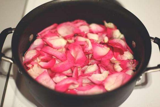 Mască de față din petale de trandafiri, efect tonic asupra pielii