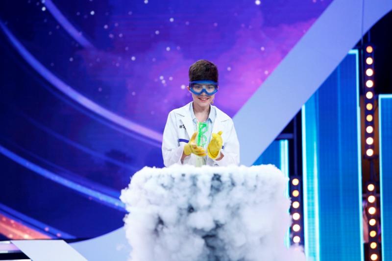 Un concurent aduce norii și pasta de dinți de dinozaur, în platoul “Next Star”