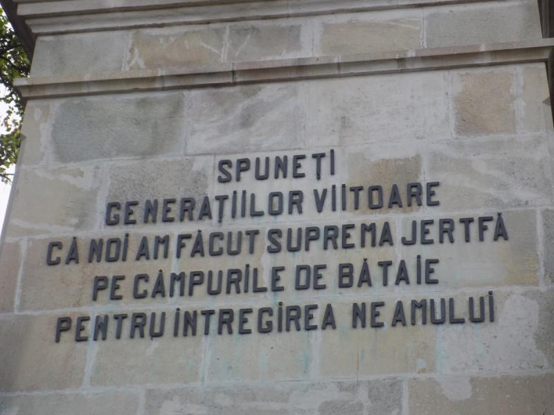 Povestea statuii Geniului. Un Leu de 6.000 de kilograme. Ceaușescu i-a șters inscripția, Păunescu i-a pus-o la loc!