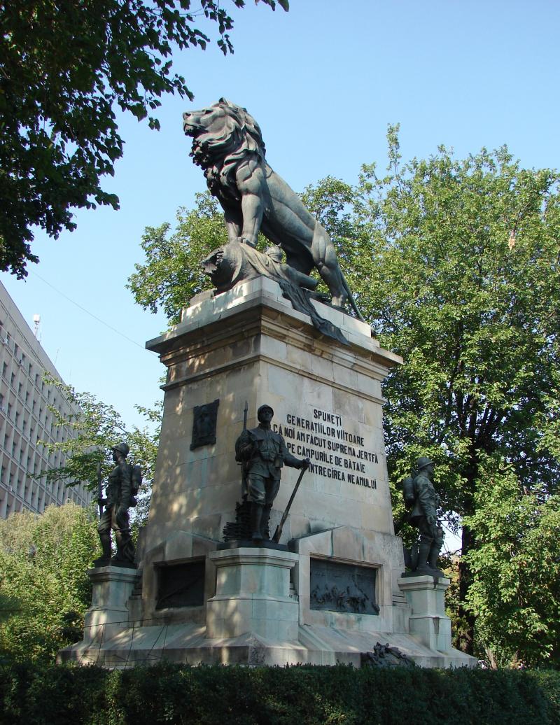 Povestea statuii Geniului. Un Leu de 6.000 de kilograme. Ceaușescu i-a șters inscripția, Păunescu i-a pus-o la loc!