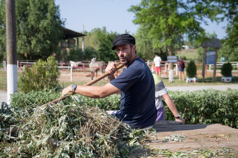 Nicolai Tand își aduce aminte de copilărie la ”Poftiți la Nea Mărin”: ”Aici fac multe lucruri pe care în viața de zi cu zi nu mi le mai permit"