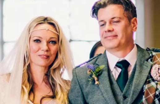 Nu doar în filme găseşti aşa poveşti! S-au iubit la 20 de ani, s-au despărţit, dar şi-au promis că dacă viaţa nu le va pregăti altceva, se vor căsători într-o zi. La 40, s-au reîntâlnit pentru totdeauna!