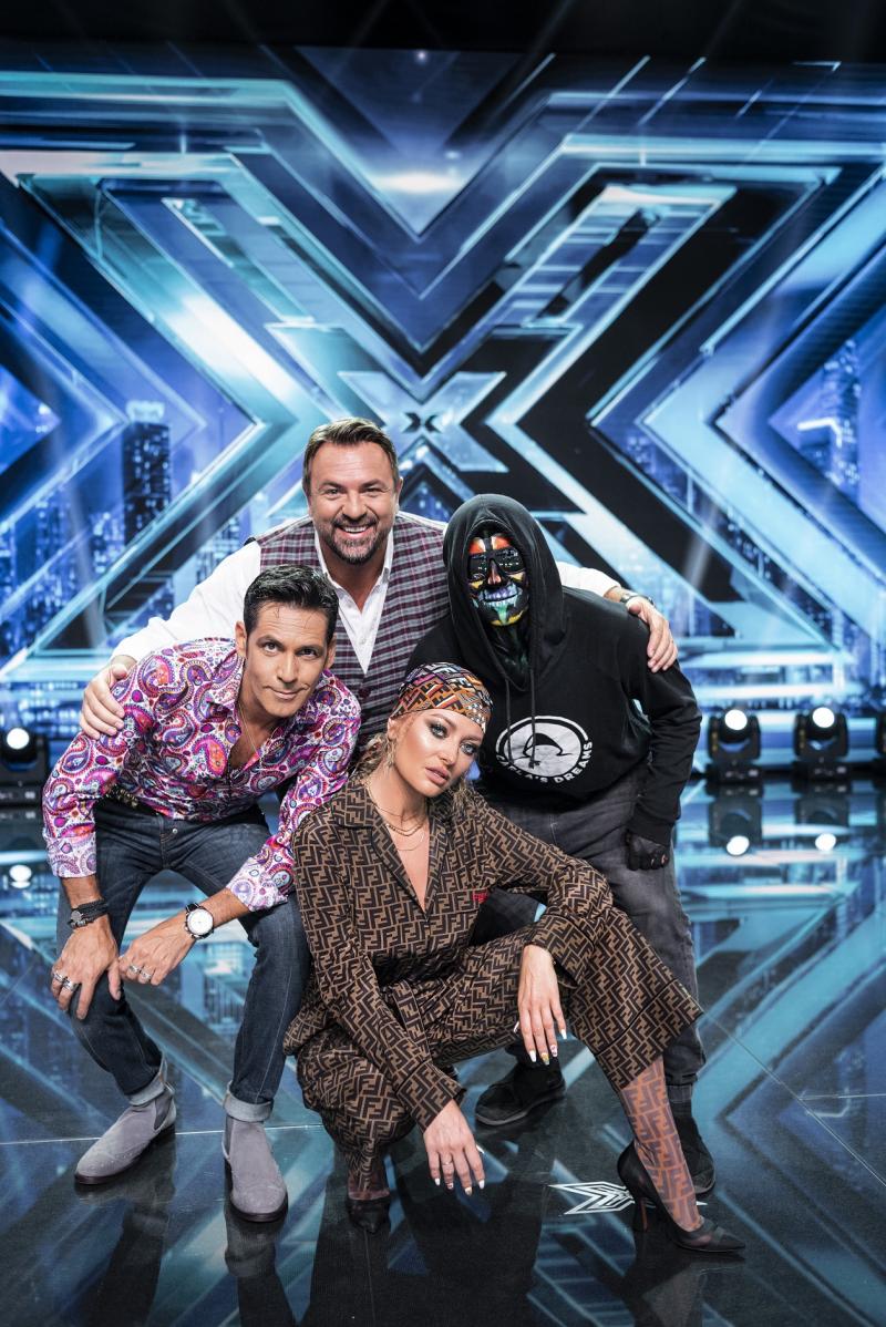 Jurații ”X Factor”, răsfățați de spectatori și de concurenți cu mici cadouri